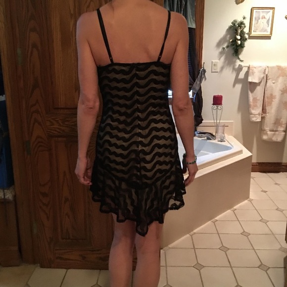 SOLD Cute little black dress - Picture 6 of 10